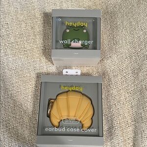 Heyday Green Frog Charger and Yellow Earbud Case